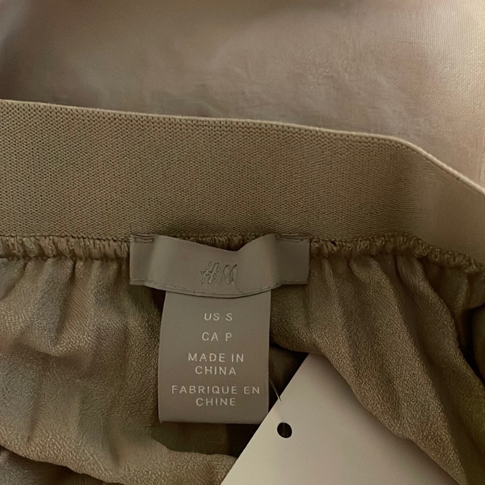H&M khaki colored skirt/ size M
